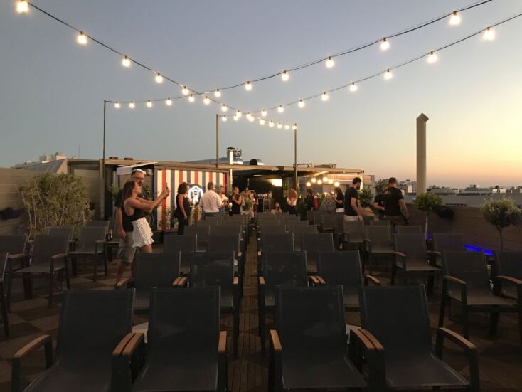 5 στέκια που έχουν ακόμη καλοκαίρι