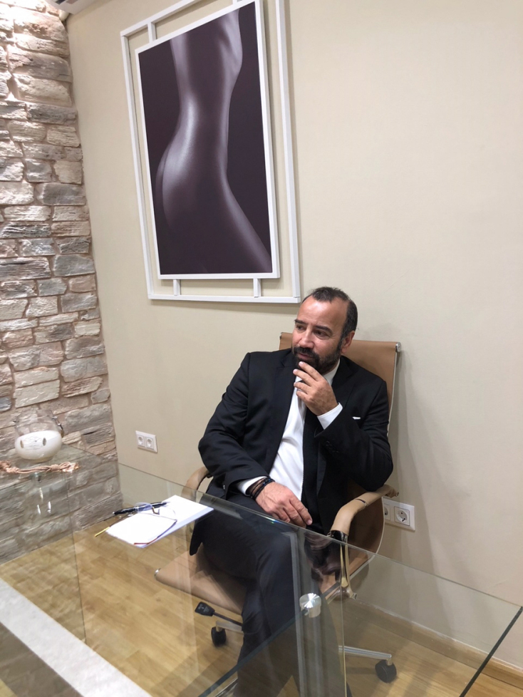 Ρινοπλαστική, Facelift, Λιποαναρόφηση, Μεσοθεραπεία, botox, Υαλουρονικό Οξύ κ.ά. από τον διακεκριμένο πλαστικό και επανορθωτικό χειρουργό, Γιώργο Ανδρεανίδη