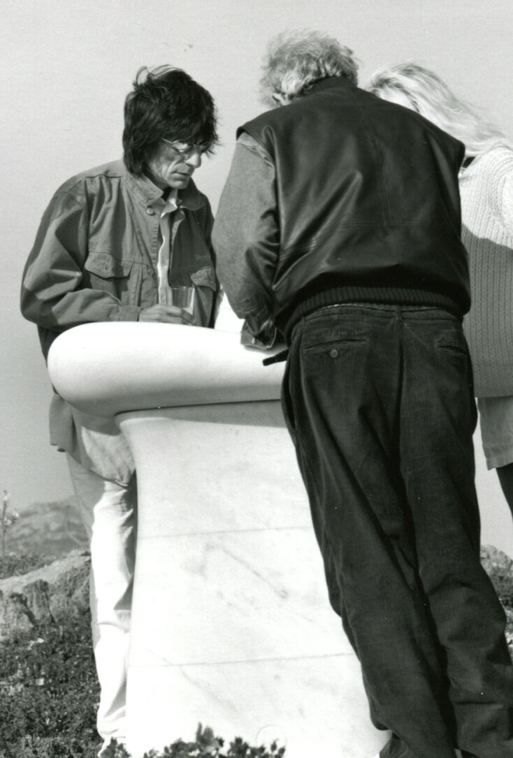 Ο Προμηθέας Σπυρίδης, designer στη Minas Designs, γράφει για τη δική του Μύκονο.