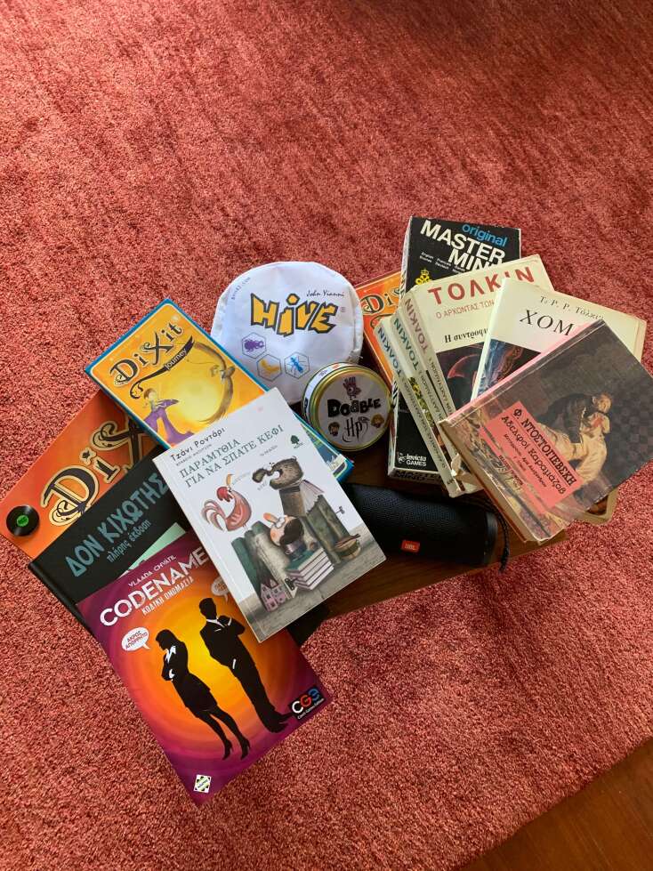 Τα επιτραπέζια που προμηθεύθηκε για όσο Μένουμε σπίτι ο Γιώργος Γάλλος 