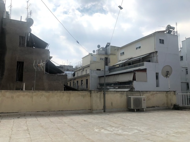 Thodoris Tsekouras - Menoume Spiti