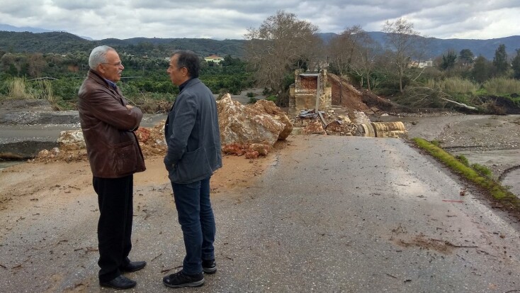 Ο Σταύρος Θεοδωράκης με τον Δήμαρχο Πλατανιά Ιωάννη Μαλανδράκη