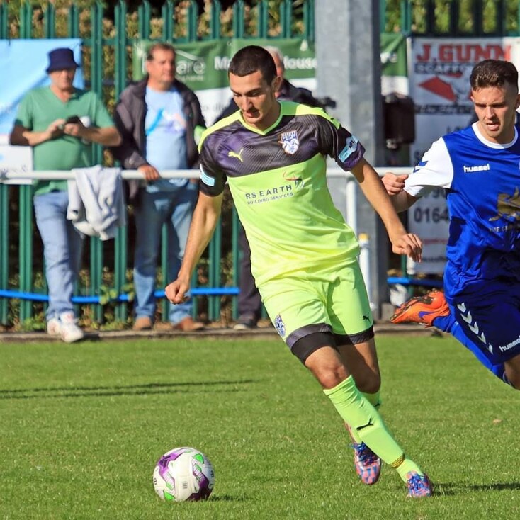 Ο Παναγιώτης Κατσαμάγκας σε αγώνα με την Ossett United