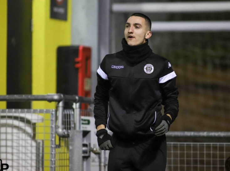 O Παναγιώτης Κατσαμάγκας με τη φανέλα της Harrogate Town