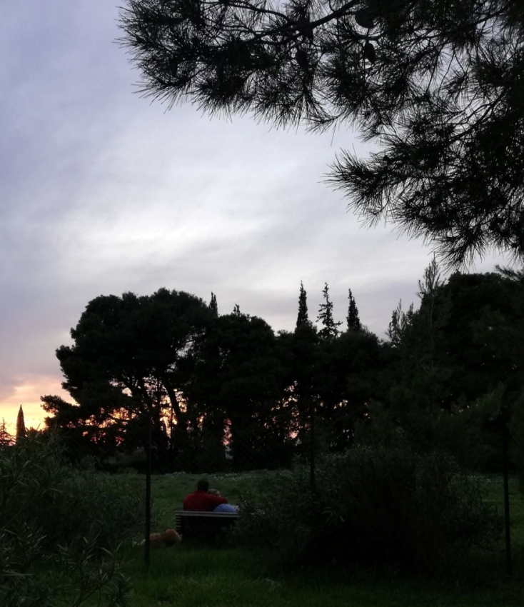 #menoumespiti με την Athens Voice εν μέσω της πανδημίας του κορωνοϊού: Η Λίνα Στεφάνου τρέχει ακούγοντας μουσική.