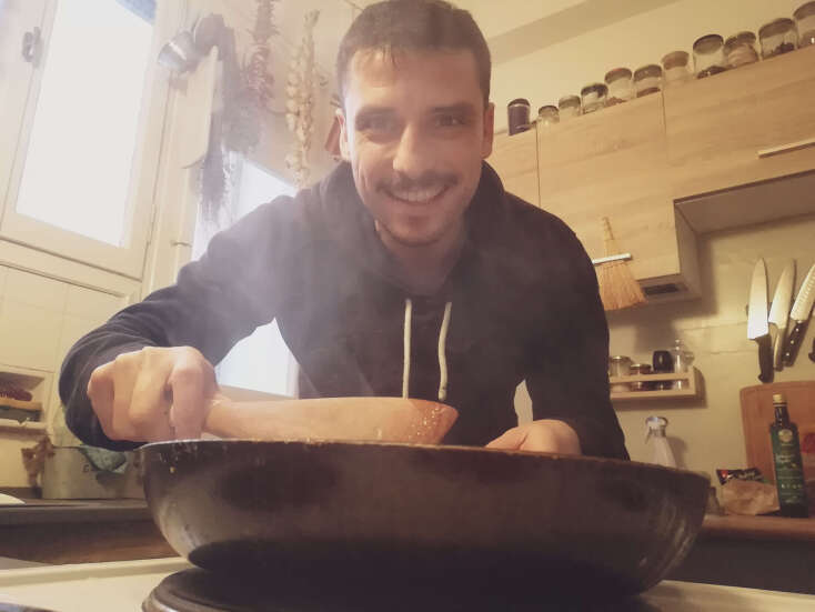 Ο Σπύρος Χατζηαγγελάκης μένει σπίτι