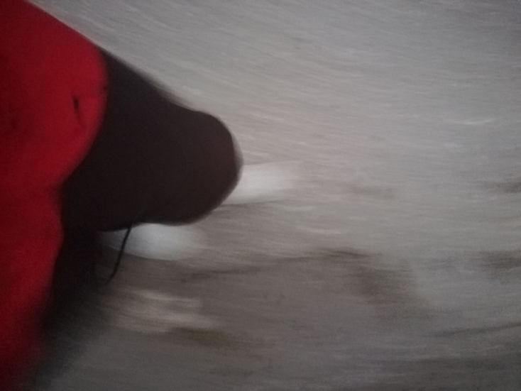 #menoumespiti με την Athens Voice εν μέσω της πανδημίας του κορωνοϊού: Η Λίνα Στεφάνου τρέχει ακούγοντας μουσική.