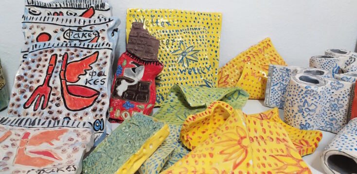 Διάφορα κεραμικά της Μαριλίας Κολυμπίρη από την έκθεση Basic Needs στο ΟΚ! Market της Φωκίωνος Νέγρη.