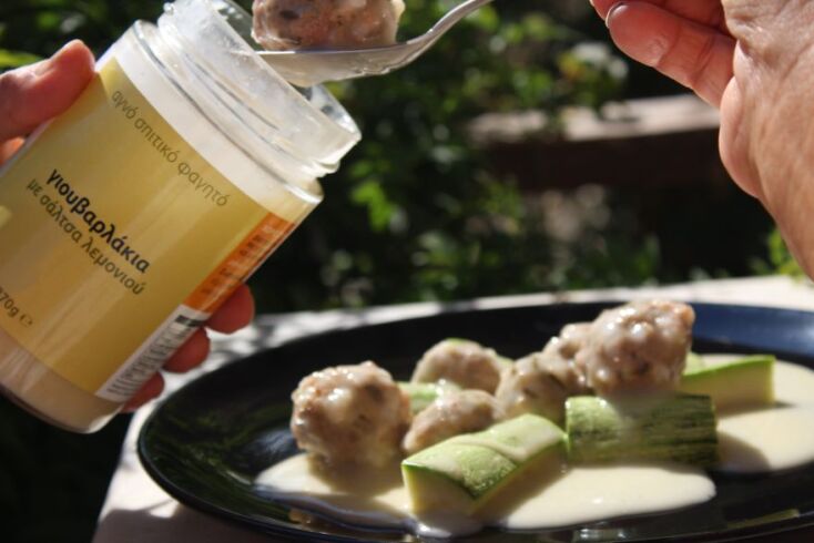 Γιουβαρλάκια με σάλτσα λεμονιού στο βαζάκι