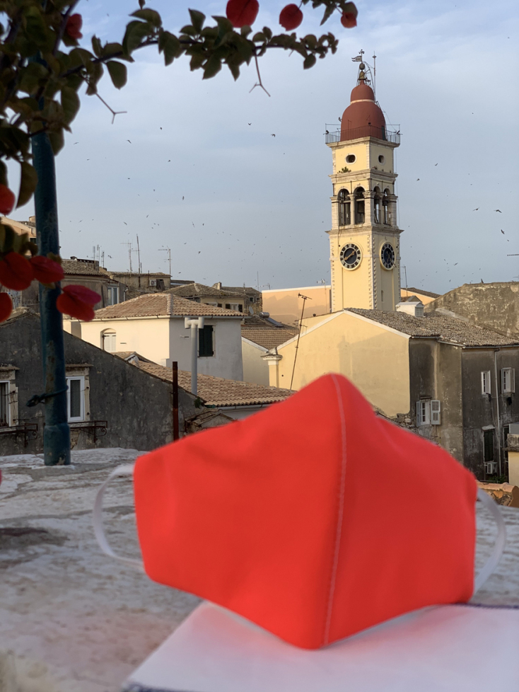 Επιδεικνύοντας πνεύμα αλληλεγγύης στην κρίσιμη περίοδο διαχείρισης της πανδημίας στη χώρα μας, η Salty Bag, δωρίζει 80 μάσκες στα ΕΚΑΒ Κέρκυρας και Σερρών.