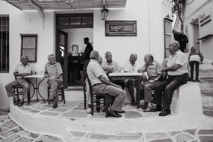 Καφενείο. Στις Λεύκες στην Πάρο, το καφενείο που αντιστέκεται στον χρόνο. Για πόσο καιρό ακόμα; © Νίκος Μεγγρέλης / Athens Voice