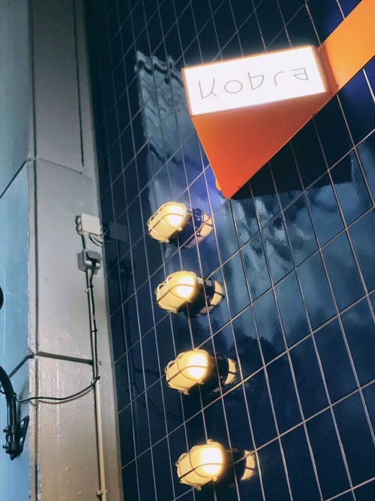 Kobra, η αναπάντεχη γαστρονομία του χαρισματικού Άνταμ Κοντοβά