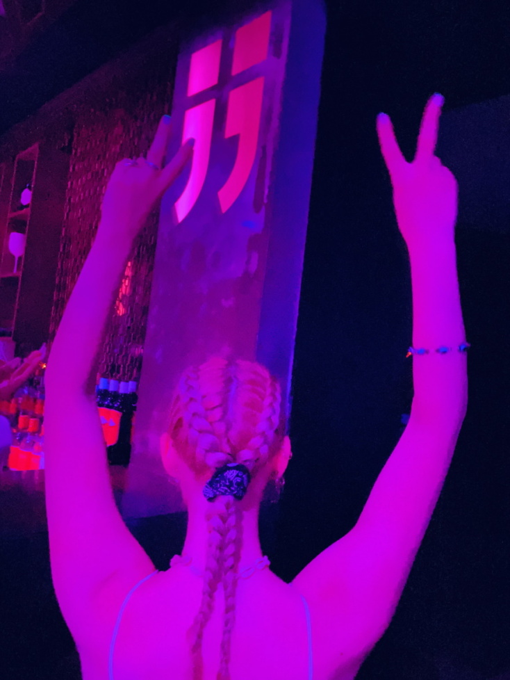 φωτογραφία από θαμώνα του Enola.