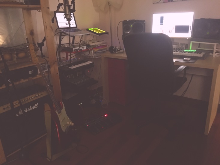 Monsieur Minimal - Μένουμε σπίτι