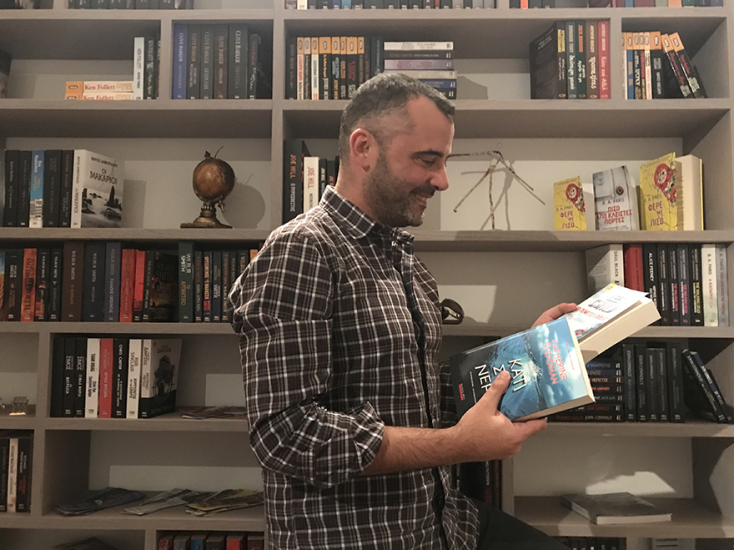 Χάρης Νικολακάκης, εκδόσεις Bell