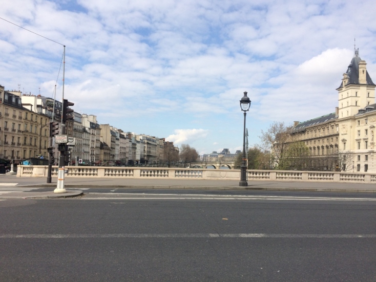 Κορωνοϊός: Ανταπόκριση από το άδειο Παρίσι