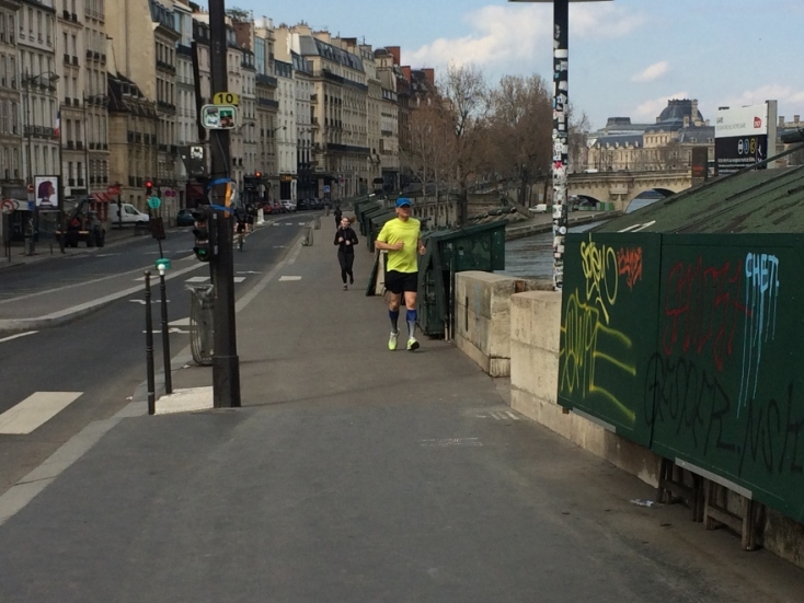 Κορωνοϊός: Ανταπόκριση από το άδειο Παρίσι