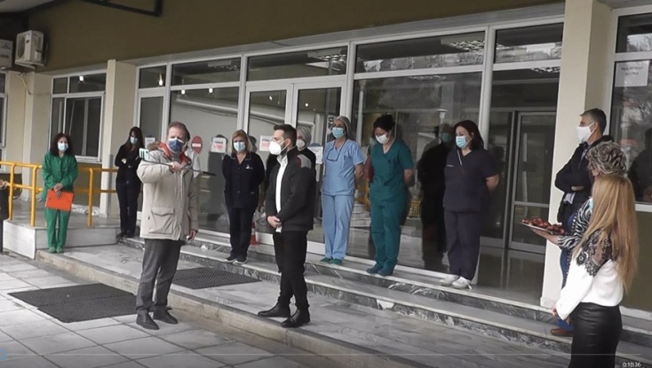 Κάλαντα από εκπαιδευτικούς στο νοσοκομείο Έδεσσας