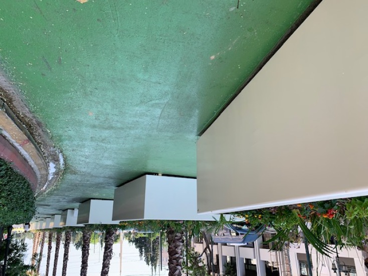 Καθαρίστηκαν οι ζαρντινιέρες του Μεγάλου Περιπάτου