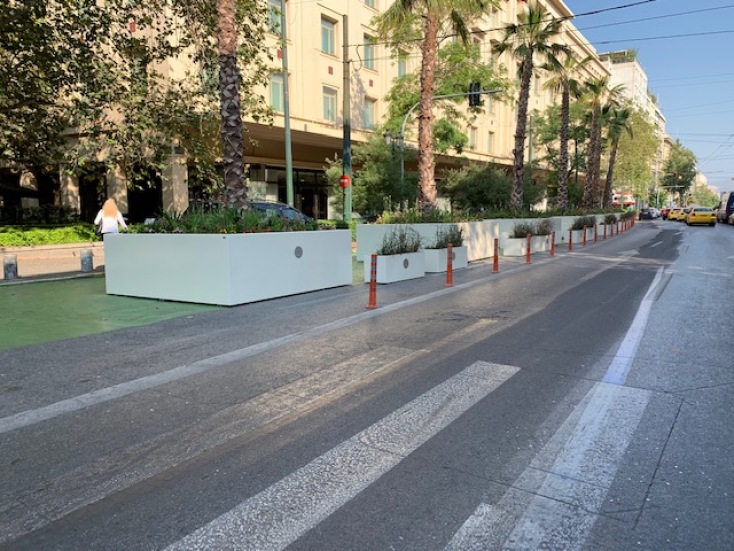 Καθαρίστηκαν οι ζαρντινιέρες του Μεγάλου Περιπάτου