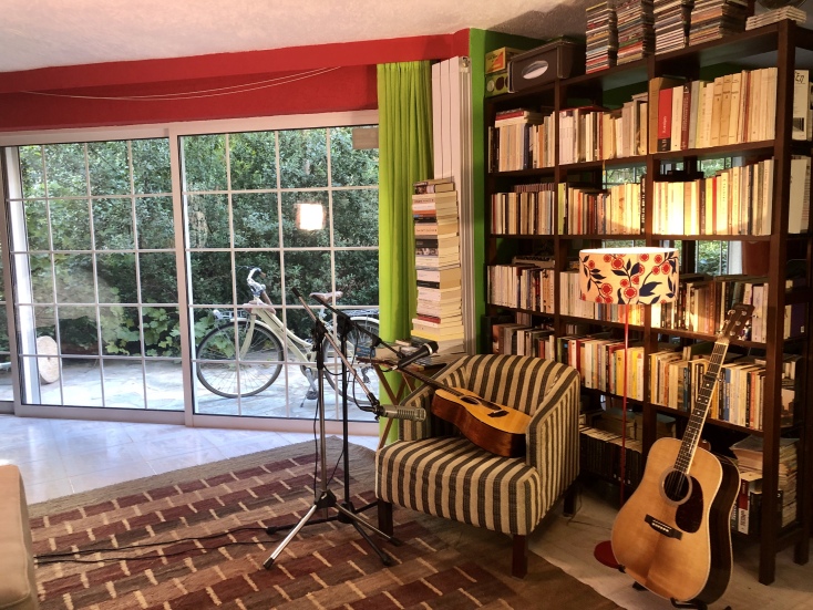 Manolis Famellos - Menoume Spiti