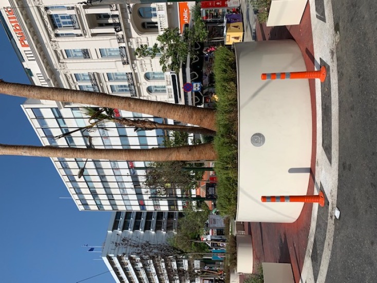 Καθαρίστηκαν οι ζαρντινιέρες του Μεγάλου Περιπάτου στο Σύνταγμα