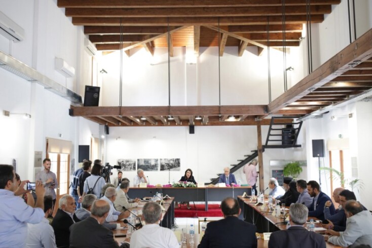 Συνάντηση με παραγωγικούς φορείς και δημοτικές παρατάξεις.