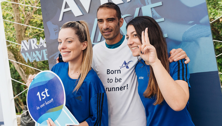 Το κύμα εμψύχωσης του Φυσικού Μεταλλικού Νερού ΑΥΡΑ «έσπασε τον τοίχο» στον 37ο Αυθεντικό Μαραθώνιο της Αθήνας