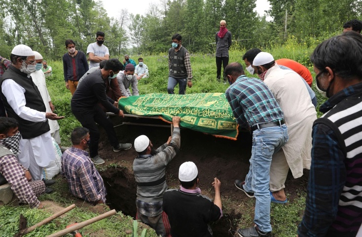 Ινδία - Σκληρές εικόνες - Θύματα του κορωνοϊού