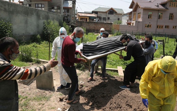 Ινδία - Πτώματα - Νεκροί από τον κορωνοϊό 