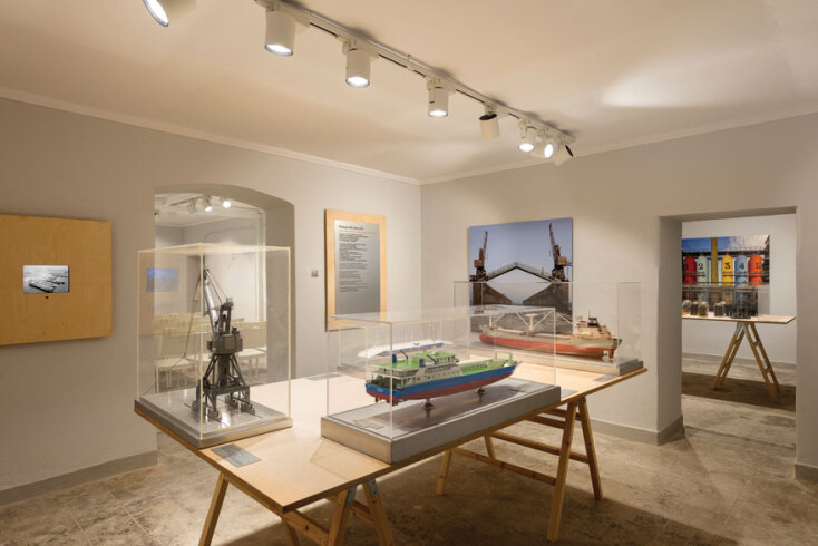 Περιοδική έκθεση με τίτλο "Άνθρωποι + Εργοστάσια. Βιομηχανική Ελευσίνα", στο Παλαιό Ελαιουργείο που διοργανώθηκε το 2016, στο πλαίσιο του Φεστιβάλ Αισχύλεια. (επιμέλεια έκθεσης: Ερατώ Κουτσουδάκη)