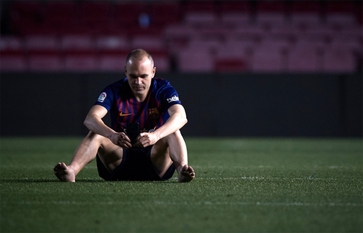 iniesta-alone-222.jpg