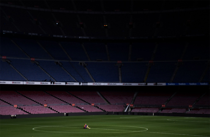 iniesta-alone.jpg