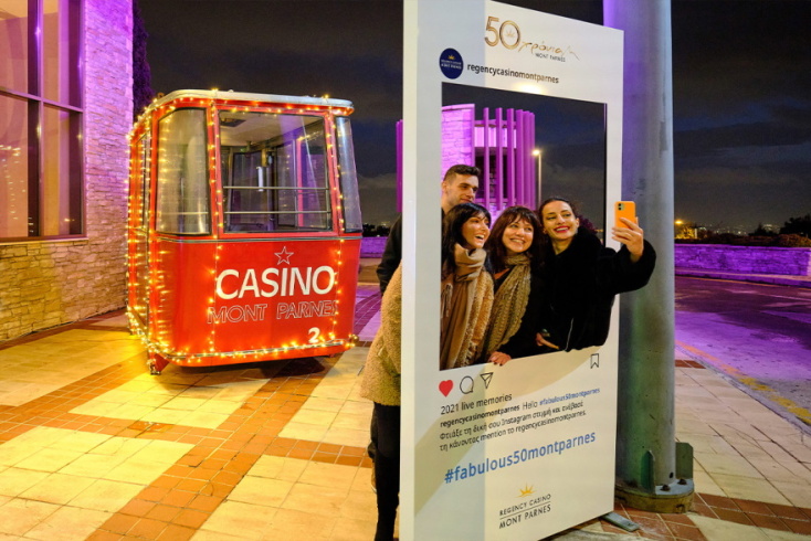 Στο καζίνο Mont Parnes μπορείτε να βγάλετε φωτογραφίες σε σημεία με ιστορικά αντίκειμενα του χώρου.