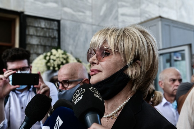 Η ηθοποιός, Μαρία Ιωαννίδου στην κηδεία του Τόλη Βοσκόπουλου