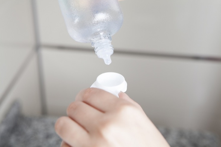 Θήκη φακών επαφής και υγρό φακών επαφής