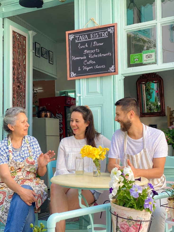 Η κυρία Ελένη, η Εύα Ορφανού  και ο Κωνσταντίνος Λάγος