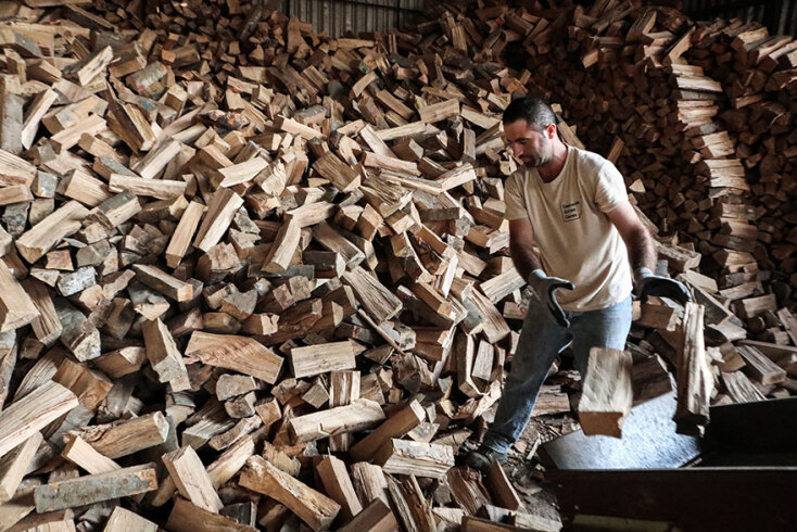 Επίδομα θέρμανσης 2021 δικαιούνται και όσοι αγοράσουν καυσόξυλα ή βιομάζα (πέλετ), αρκεί η κύρια κατοικία να βρίσκεται σε οικισμό έως 2.500 κατοίκους