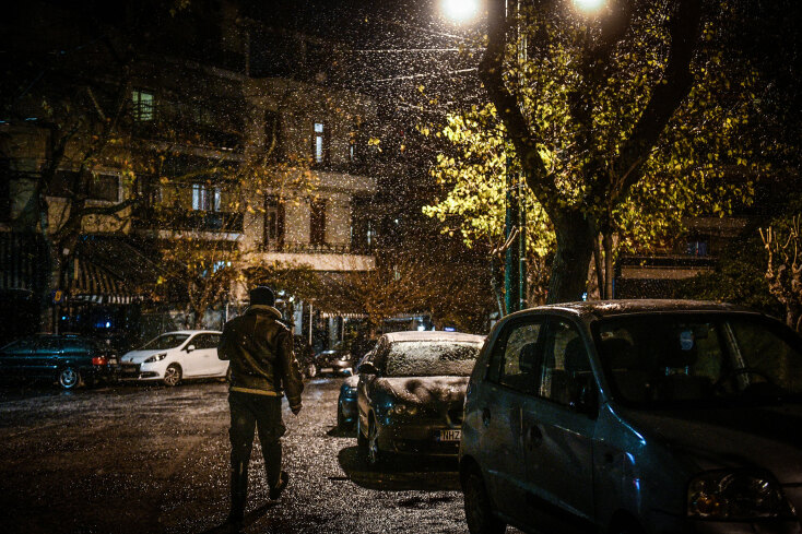 Κακοκαιρία «Μήδεια»: Τσουχτερό κρύο και χιόνια στο Παγκράτι