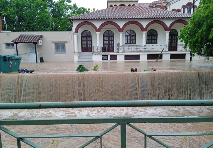 Κακοκαιρία Genesis στη Λάρισα: Πλημμύρες από την ισχυρή βροχόπτωση