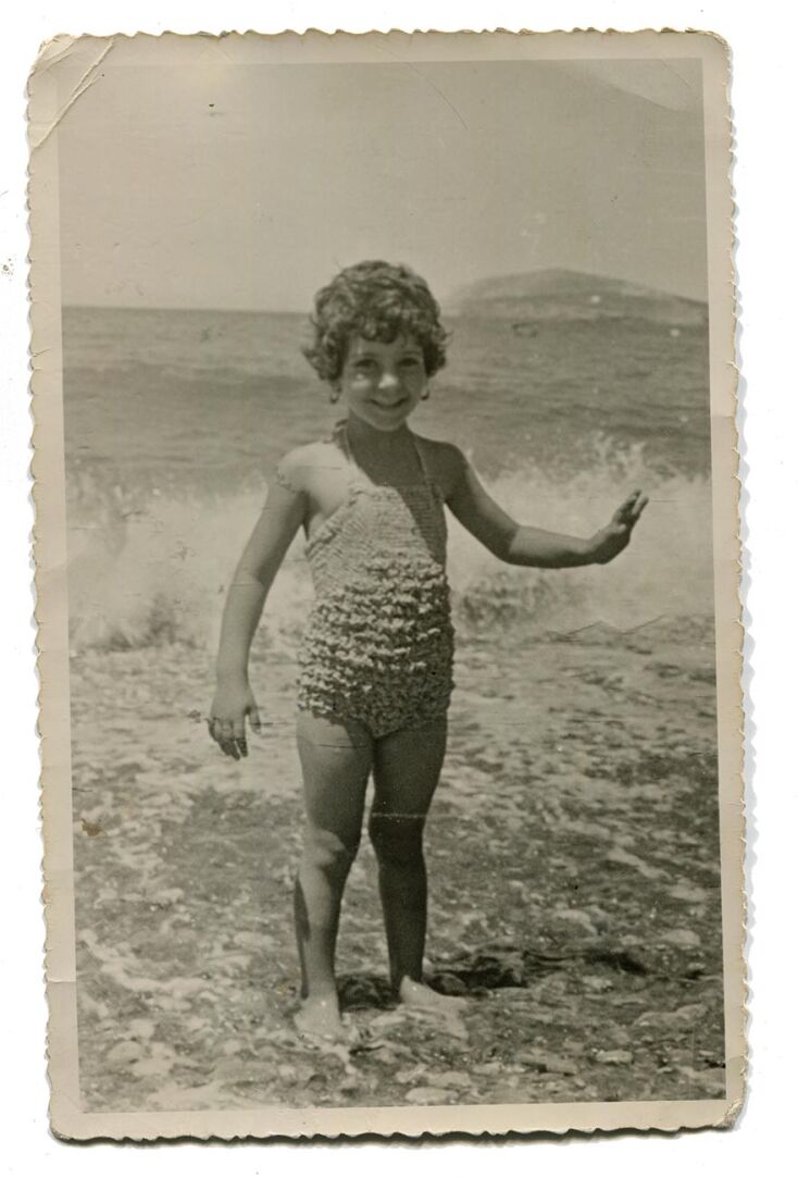 Η ξεναγός και συγγραφέας Άρτεμις Σκουμπουρδή