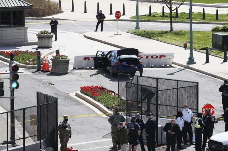 Όχημα έπεσε στα οδοφράγματα του Καπιτωλίου