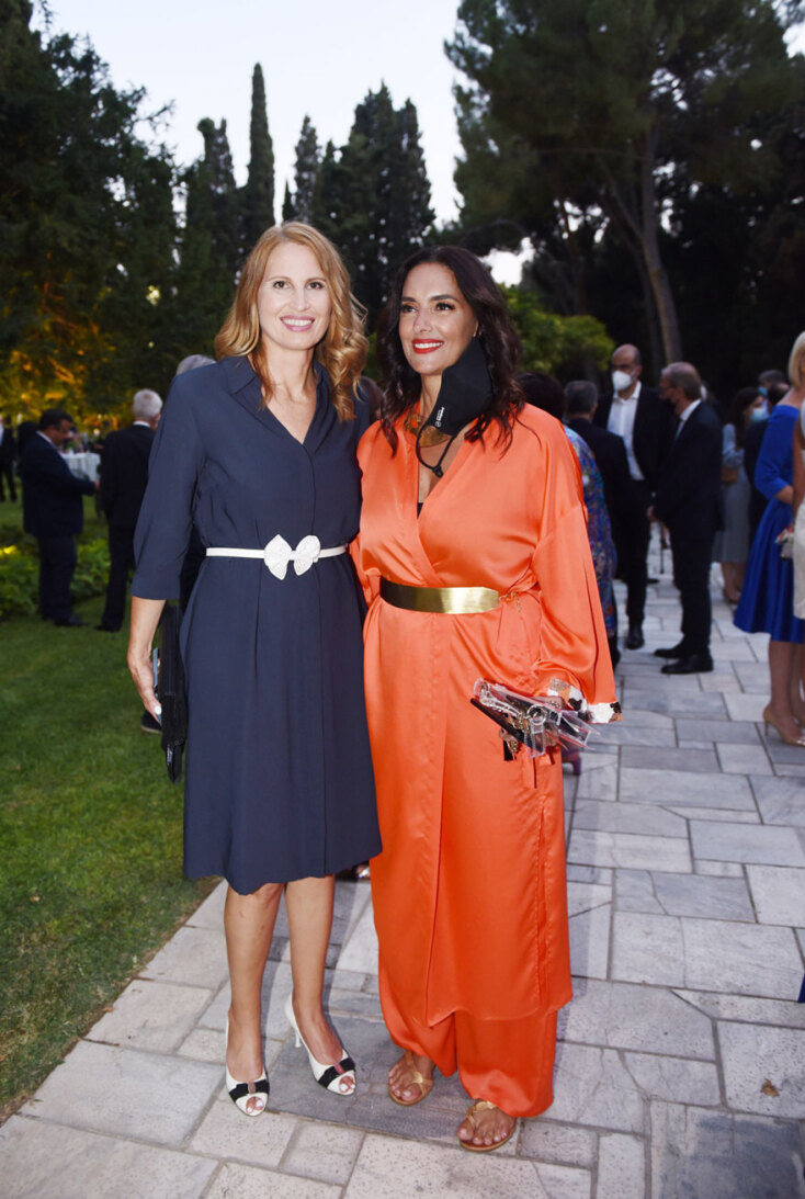 Εύη Μωραϊτίδου, Νόνη Δούνια