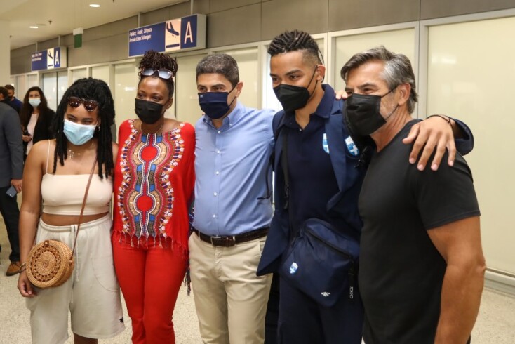 Άφιξη του Εμμανουήλ Καραλή στο Ελ. Βενιζέλος © EUROKINISSI / ΘΑΝΑΣΗΣ ΔΗΜΟΠΟΥΛΟΣ 