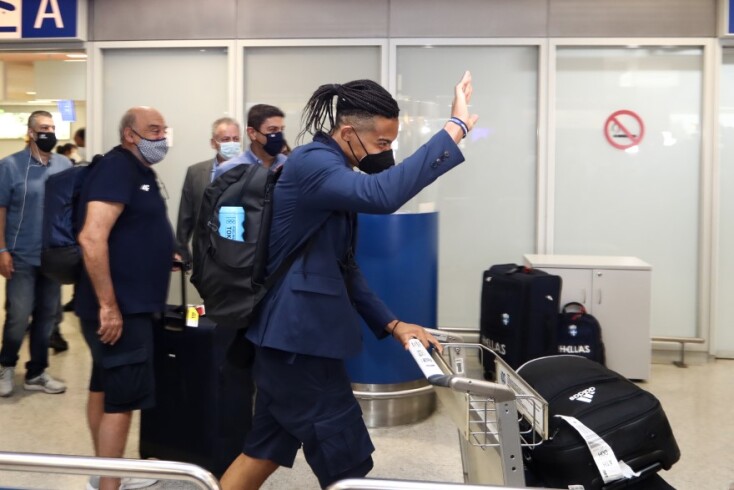 Άφιξη του Εμμανουήλ Καραλή στο Ελ. Βενιζέλος © EUROKINISSI / ΘΑΝΑΣΗΣ ΔΗΜΟΠΟΥΛΟΣ 