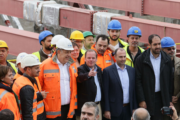Επίσκεψη του υπουργού Μεταφορών στο εργοτάξιο του μετρό στον Πειραιά