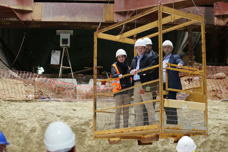 Επίσκεψη του υπουργού Μεταφορών στο εργοτάξιο του μετρό στον Πειραιά