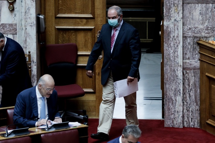 Ο Κώστας Καραμανλής μπαίνει στη Βουλή