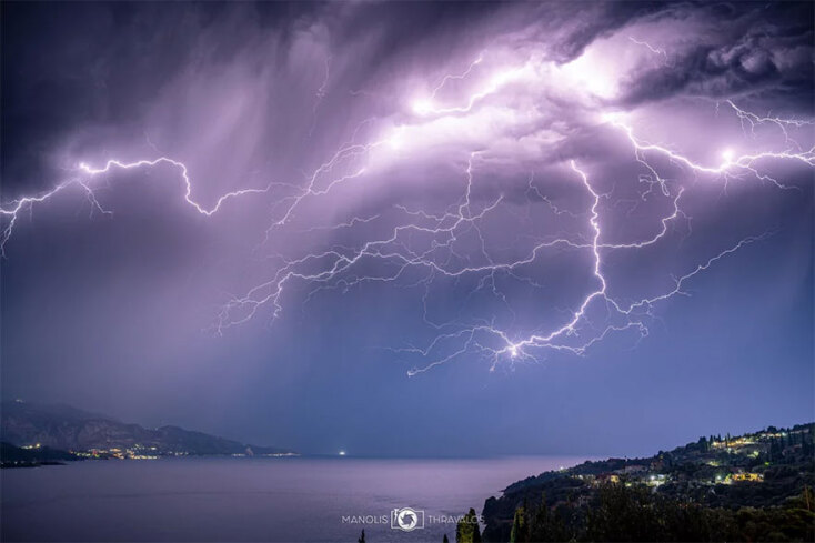 Κεραυνοί πάνω από τη Σάμο, καθώς η κακοκαιρία Genesis απλώνεται πάνω από το νησί