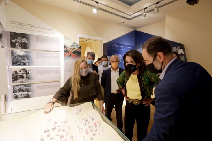 Στιγμιότυπο από την επίσκεψη της Επιτροπής «Ελλάδα 2021» στο Καρπενήσι